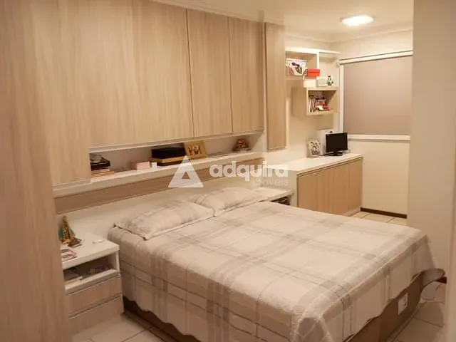 Sobrado 3 quartos e 2 banheiros, à venda, no bairro Orfãs em Ponta Grossa