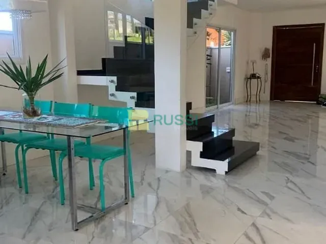 Sobrado com 315m² 4 quartos e 5 banheiros, à venda, no bairro Urbanova em São José dos Campos