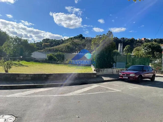 Sobrado com 443m² 3 quartos e 2 banheiros, à venda, no bairro Jardim República em São José dos Campos