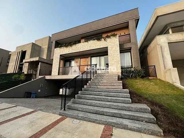 Sobrado com 786m² 4 quartos e 5 banheiros, à venda, no bairro Estrela em Ponta Grossa