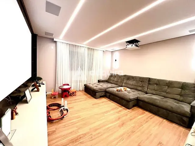 Sobrado com 786m² 4 quartos e 5 banheiros, à venda, no bairro Estrela em Ponta Grossa