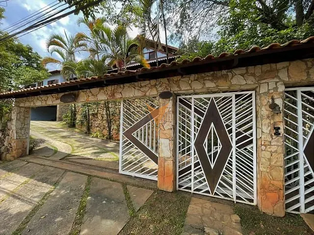 Sobrado com 1661m² 6 quartos e 5 banheiros, à venda, no bairro Granja Viana II em Cotia