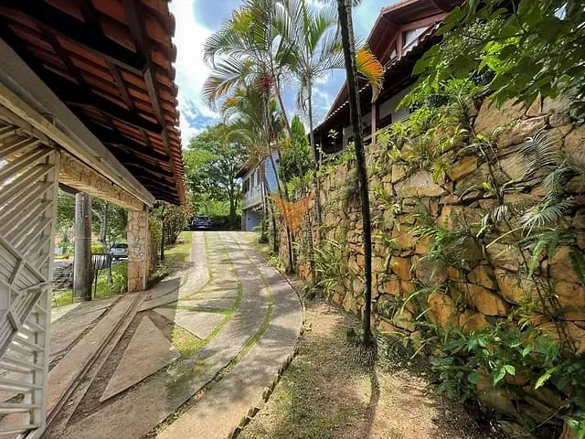 Sobrado com 1661m² 6 quartos e 5 banheiros, à venda, no bairro Granja Viana II em Cotia