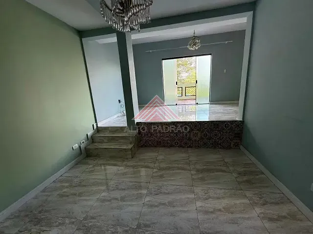 Sobrado com 125m² 4 quartos e 3 banheiros, à venda, no bairro Jardim Guapituba em Mauá