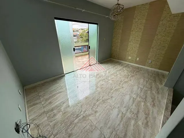 Sobrado com 125m² 4 quartos e 3 banheiros, à venda, no bairro Jardim Guapituba em Mauá