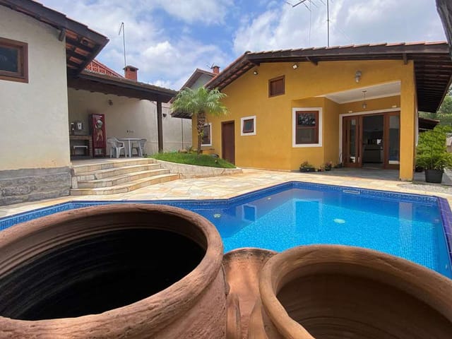 Sobrado com 572m² 3 quartos e 3 banheiros, à venda, no bairro Granja Viana em Cotia