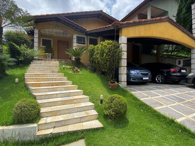 Sobrado com 572m² 3 quartos e 3 banheiros, à venda, no bairro Granja Viana em Cotia