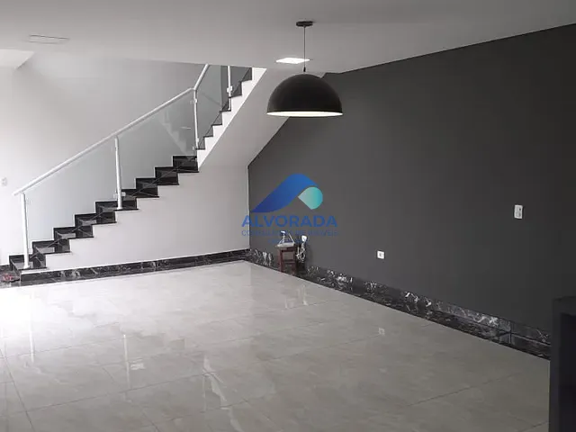 Sobrado com 256m² 4 quartos e 3 banheiros, à venda, no bairro Jardim Jacinto em Jacareí