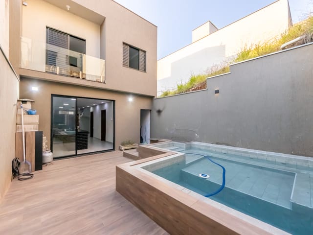 Foto do Sobrado - Sobrado para venda em Laranjeiras com 3 quartos, sendo 3 suítes, 128m² | Lares e Andares Imóveis
