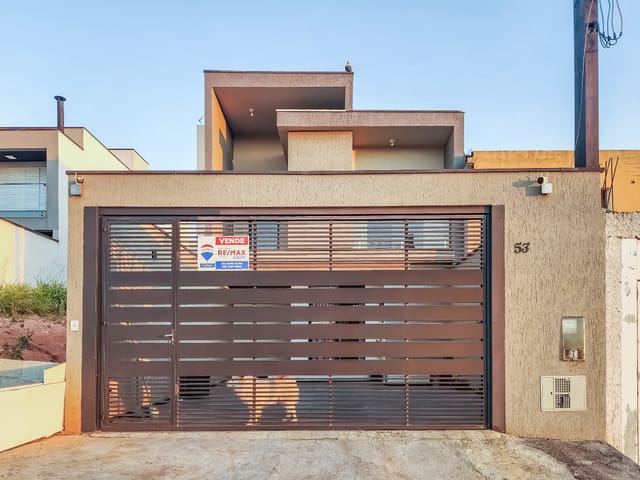 Foto do Sobrado - Sobrado para venda em Laranjeiras com 3 quartos, sendo 3 suítes, 128m² | Lares e Andares Imóveis