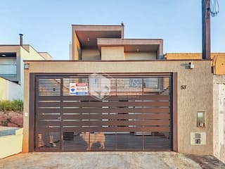 Foto do Sobrado-Sobrado para venda em Laranjeiras com 3 quartos, sendo 3 suítes, 128m²
