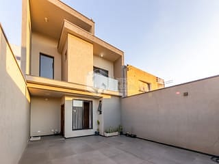 Foto do Sobrado-Sobrado para venda em Laranjeiras com 3 quartos, sendo 3 suítes, 128m²