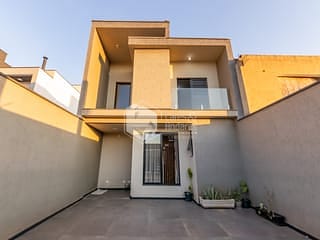 Foto do Sobrado-Sobrado para venda em Laranjeiras com 3 quartos, sendo 3 suítes, 128m²