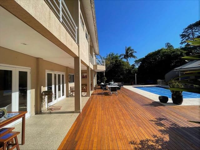 Sobrado com 1943m² 5 quartos e 7 banheiros, à venda, no bairro Vila Santo Antônio em Cotia