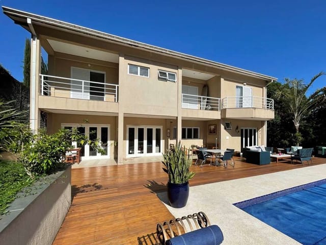 Sobrado com 1943m² 5 quartos e 7 banheiros, à venda, no bairro Vila Santo Antônio em Cotia