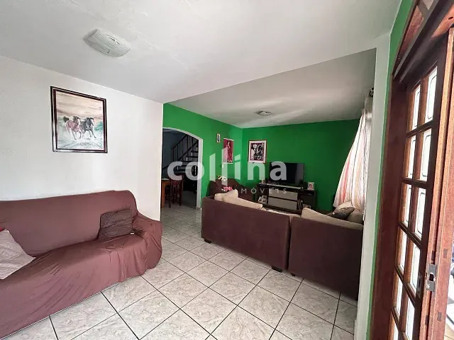 Sobrado 4 quartos e 2 banheiros, à venda, no bairro Vila Guarani em Carapicuíba