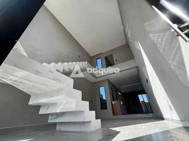 Sobrado com 178m² 3 quartos e 3 banheiros, à venda, no bairro Cará-cará em Ponta Grossa