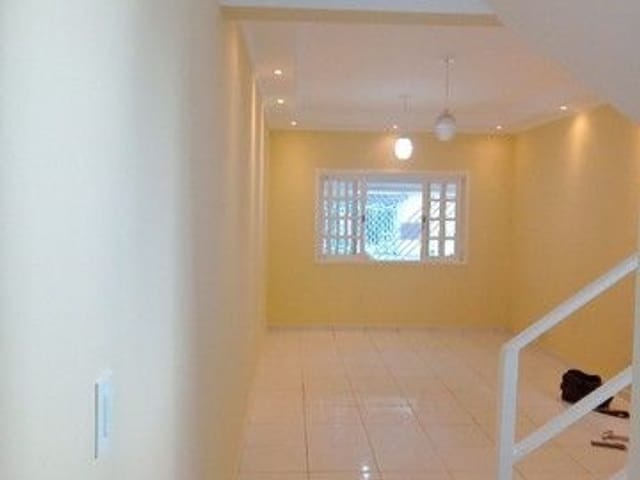 Foto do Sobrado - Sobrado com 3 dormitórios para alugar, 140 m² por R$ 2.900,00/mês - Jardim das Indústrias - São José dos Campos/SP | RUSSI IMÓVEIS