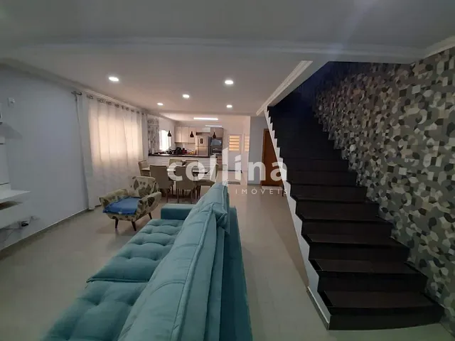 Sobrado com 218m² 3 quartos e 3 banheiros, à venda, no bairro Alto de Santa Lúcia em Carapicuíba