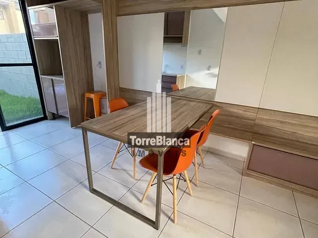 Sobrado 2 quartos e 1 banheiro, à venda, no bairro Jardim Carvalho em Ponta Grossa