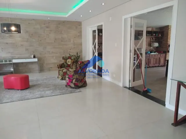 Sobrado com 750m² 4 quartos e 4 banheiros, à venda, no bairro Jardim Santa Maria em Jacareí