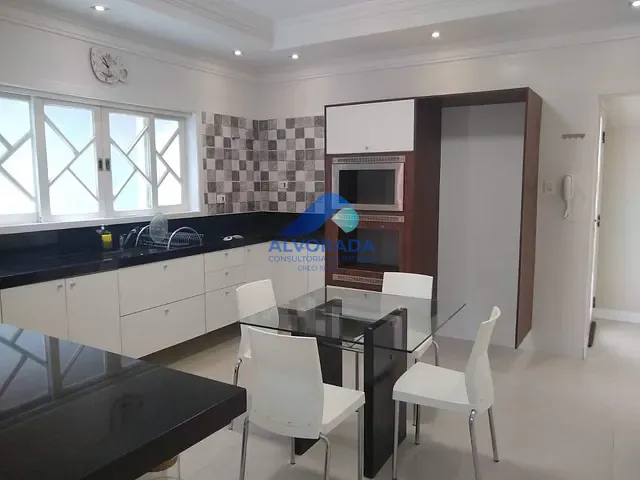 Sobrado com 750m² 4 quartos e 4 banheiros, à venda, no bairro Jardim Santa Maria em Jacareí