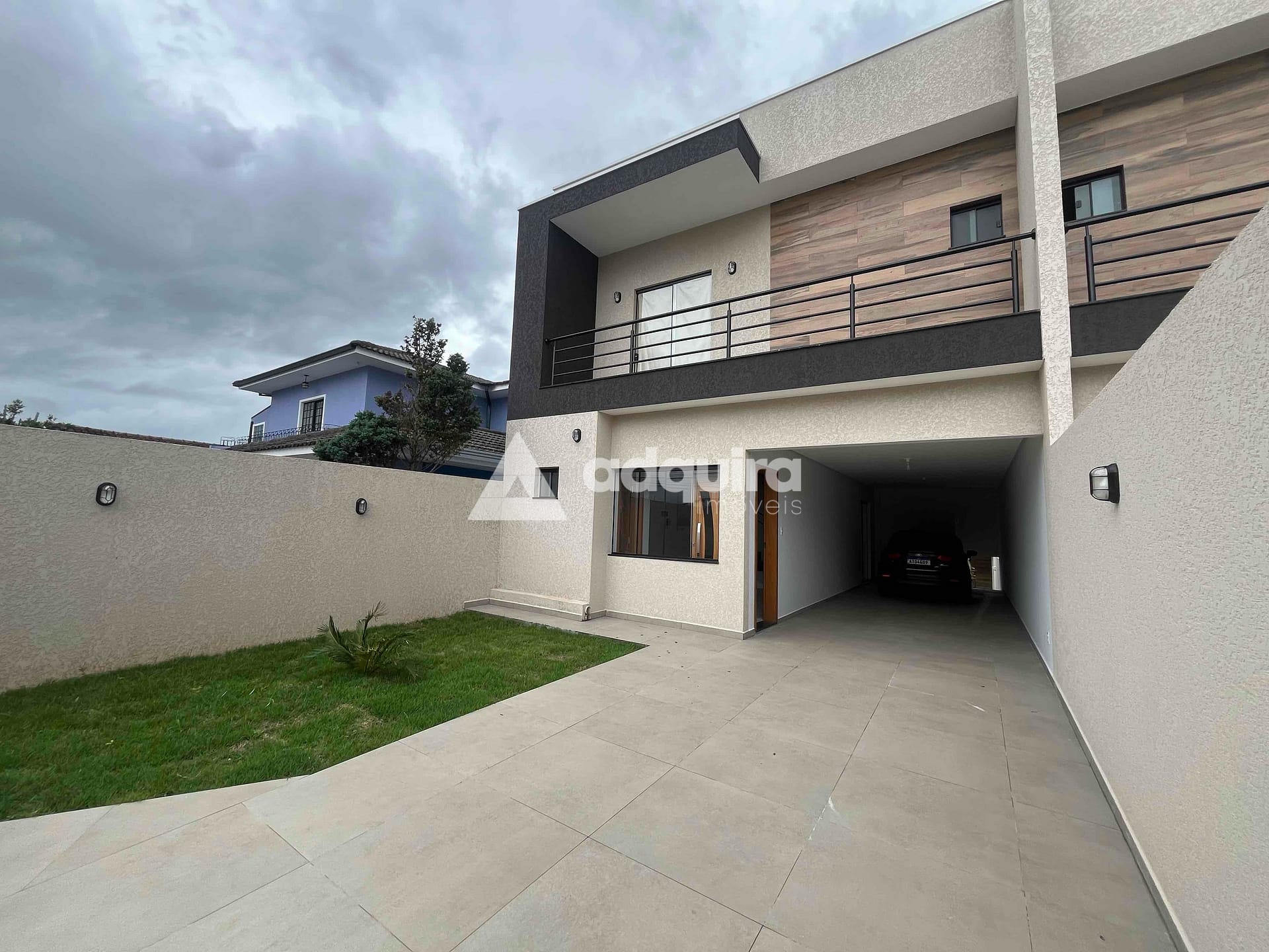 Sobrado à venda com 3 quartos, 250m² - Foto 1