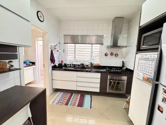 Sobrado 4 quartos e 4 banheiros, à venda, no bairro Vila Mogilar em Mogi das Cruzes