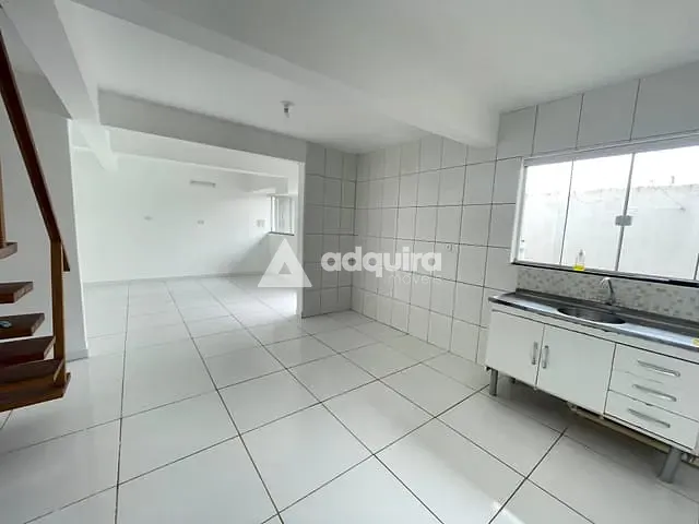 Sobrado 3 quartos e 1 banheiro, para alugar, no bairro Colônia Dona Luíza em Ponta Grossa