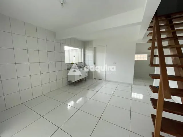 Sobrado 3 quartos e 1 banheiro, para alugar, no bairro Colônia Dona Luíza em Ponta Grossa