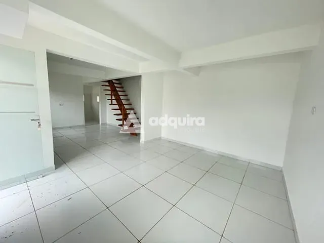 Sobrado 3 quartos e 1 banheiro, para alugar, no bairro Colônia Dona Luíza em Ponta Grossa