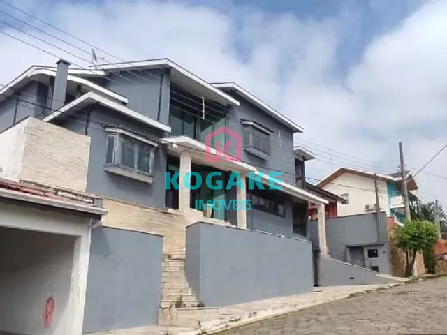 Sobrado com 500m² 5 quartos e 6 banheiros, à venda, no bairro Vila Zezé em Jacareí