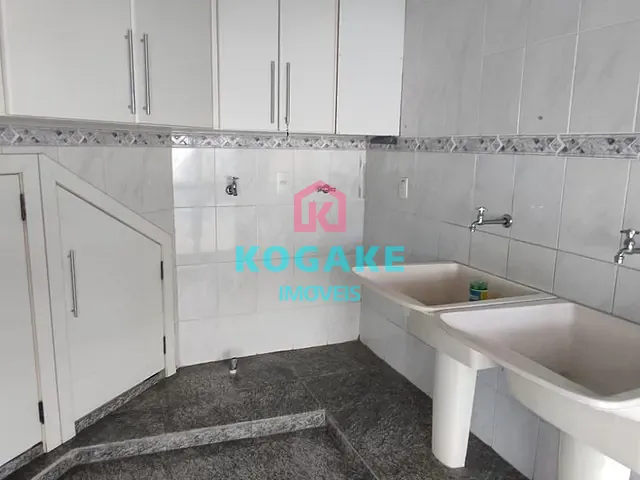Sobrado com 500m² 5 quartos e 6 banheiros, à venda, no bairro Vila Zezé em Jacareí