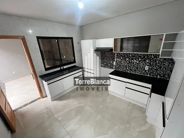 Sobrado com 120m² 3 quartos e 2 banheiros, à venda, no bairro Cará-Cará em Ponta Grossa