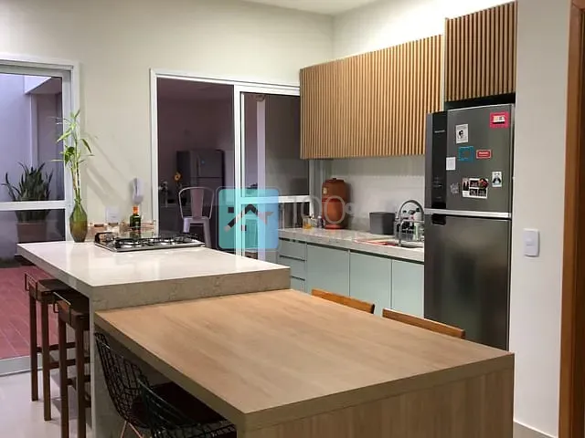 Sobrado com 250m² 3 quartos e 3 banheiros, à venda, no bairro Urbanova em São José dos Campos