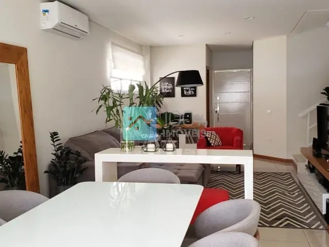 Sobrado com 260m² 3 quartos e 5 banheiros, à venda, no bairro Urbanova em São José dos Campos