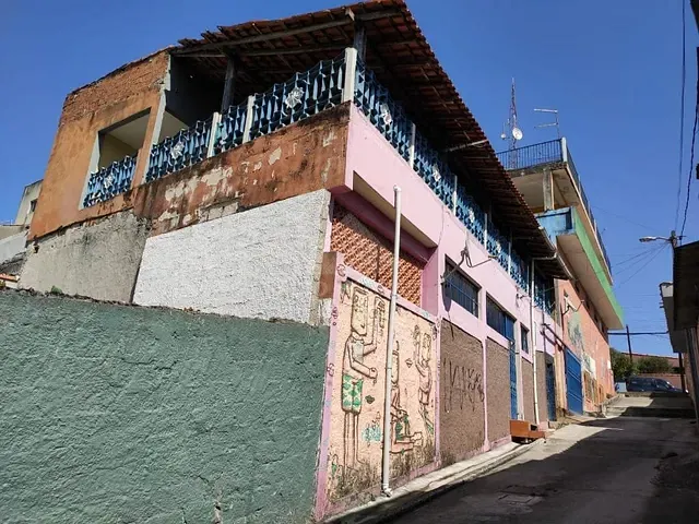 Sobrado com 317m² 10 quartos e 10 banheiros, à venda, no bairro Jardim Quarto Centenário em Mauá