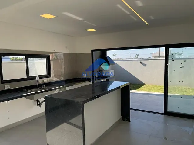 Sobrado com 250m² 4 quartos e 4 banheiros, à venda, no bairro Jardim das Flores em São José dos Campos