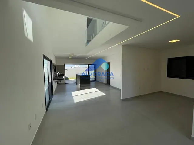 Sobrado com 250m² 4 quartos e 4 banheiros, à venda, no bairro Jardim das Flores em São José dos Campos