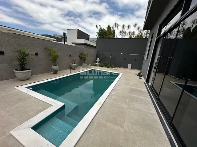 Sobrado com 360m² 4 quartos e 4 banheiros, à venda, no bairro Cézar de Souza em Mogi das Cruzes