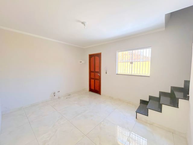 Sobrado cond. fechado 2 suítes e 2 vagas- preço de ocasião