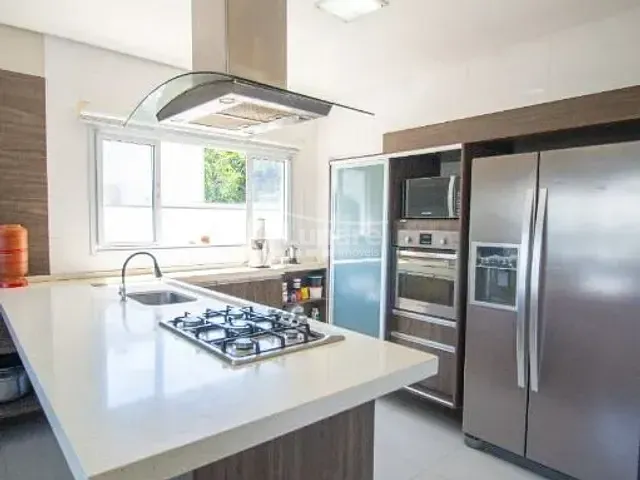 Sobrado com 360m² 4 quartos e 6 banheiros, à venda, no bairro Jardim Aracy em Mogi das Cruzes