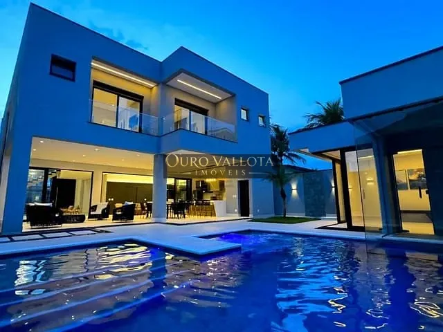 Sobrado com 525m² 5 quartos e 3 banheiros, à venda, no bairro Acapulco em Guarujá