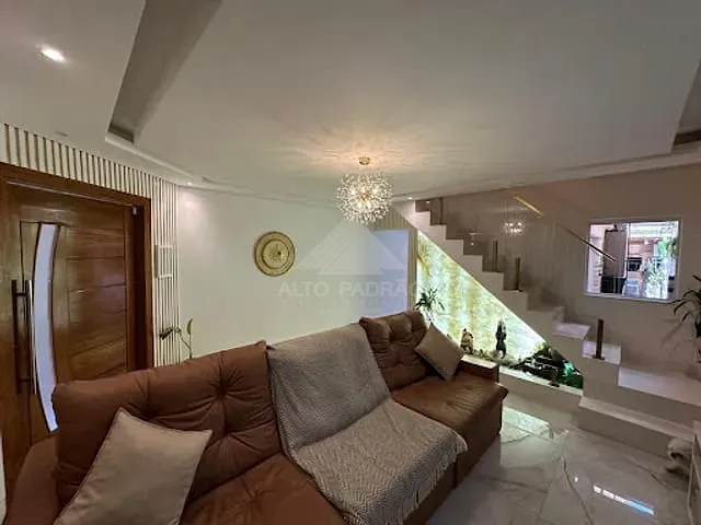 Sobrado com 125m² 3 quartos e 2 banheiros, à venda, no bairro Jardim Guapituba em Mauá