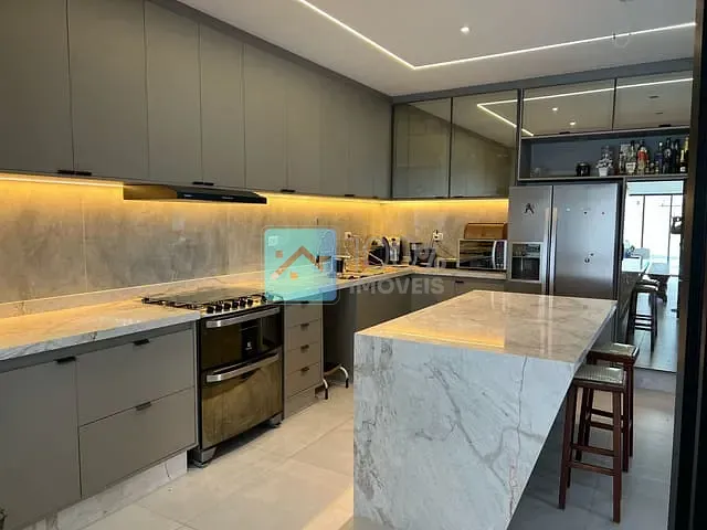 Sobrado 4 quartos e 6 banheiros, à venda, no bairro Bosque dos Eucaliptos em São José dos Campos