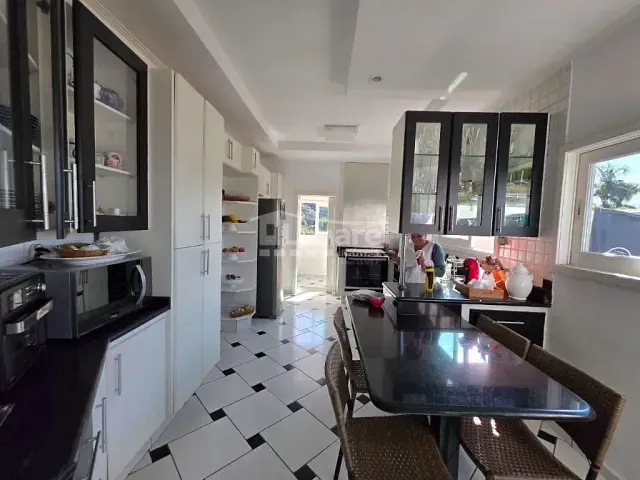 Sobrado com 300m² 3 quartos e 4 banheiros, à venda, no bairro Vila Oliveira em Mogi das Cruzes