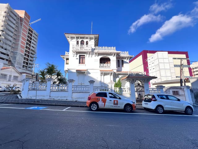 Sobrado Comercial para locação, 5 salas e 7 vagas, 3 banheiros, 578m², Centro - Ponta Grossa/PR