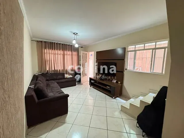 Sobrado com 125m² 2 quartos e 3 banheiros, à venda, no bairro Parque Jandaia em Carapicuíba