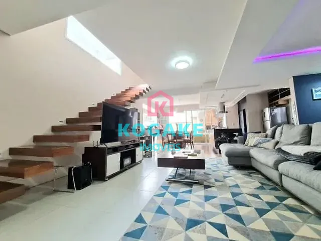 Sobrado com 250m² 4 quartos e 5 banheiros, à venda, no bairro Urbanova em São José dos Campos