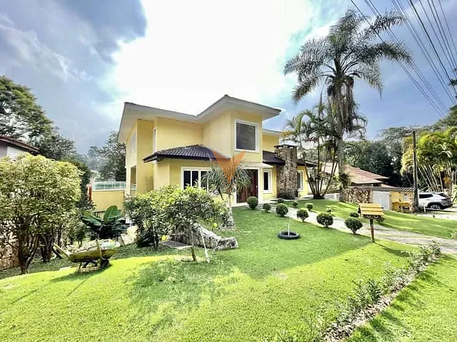 Sobrado com 720m² 4 quartos e 5 banheiros, à venda, no bairro Vila Verde em Itapevi